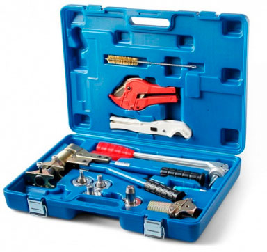 Комплект Rehau - Обжимник / расширитель в прокат в Сарапуле. У нас лучшая цена за сутки! Возможность взять в аренду с выгодной скидкой до 40% при экспресс доставке 24/7. И помните, ночью стоимость еще дешевле на 30%! #арендапрокат #виброплита #выгодно