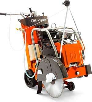 Резчик швов HUSQVARNA FS-524 в прокат в Сарапуле. У нас лучшая цена за сутки! Возможность взять в аренду с выгодной скидкой до 40% при экспресс доставке 24/7. И помните, ночью стоимость еще дешевле на 30%! #арендапрокат #виброплита #выгодно